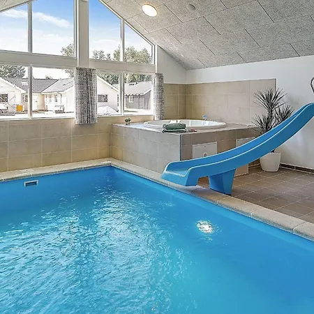 16 Person In Hasselberg קפלן